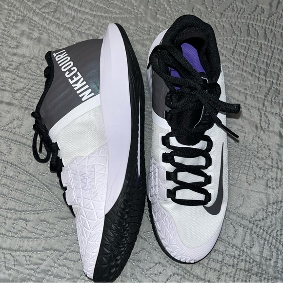 Nike court zoom Black and White lace up sneakers - Picture 2 of 7